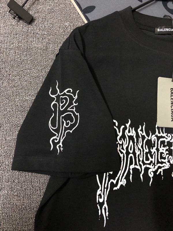 ブランドTシャツ着用イメージ